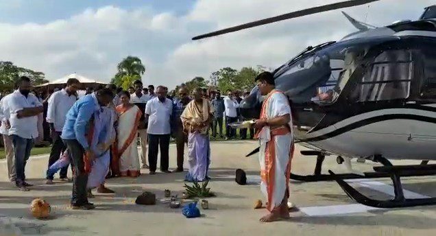 Vaahan Pooja Ke Liye Ye Businessman Mandir Le Gaya Apna Naya Chopper