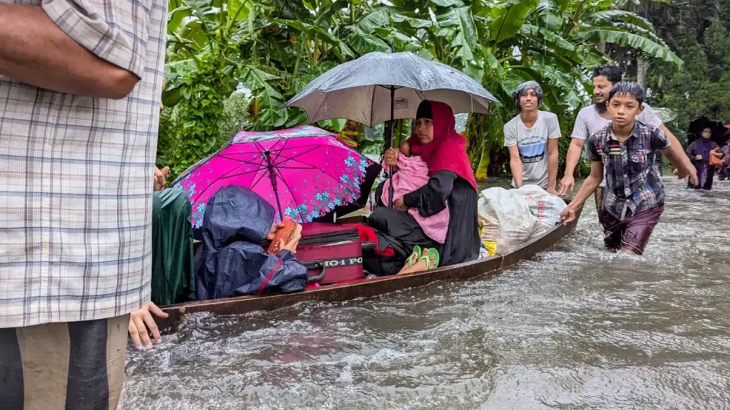 Bangladesh Floods Mein 13 Log Mare, 4.5 Million Affected