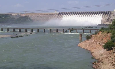 Telangana ke Nagarjuna Sagar ki retaining wall Tooti