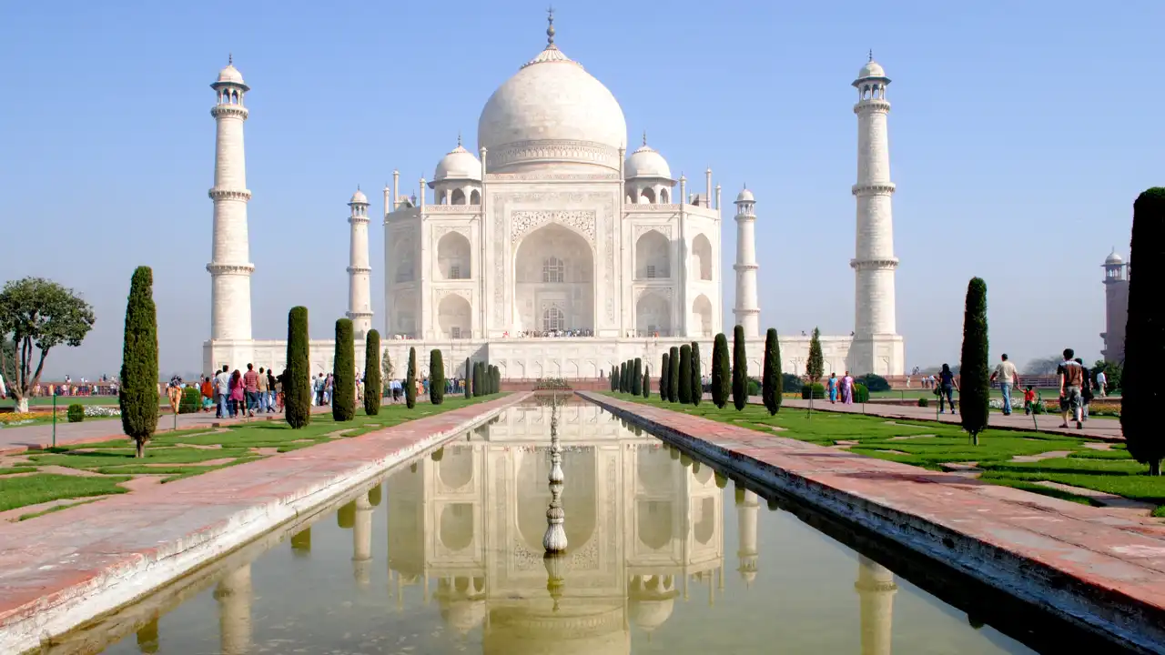 Taj Mahal ki Main Dome Mein Water leakage, Garden Dooba