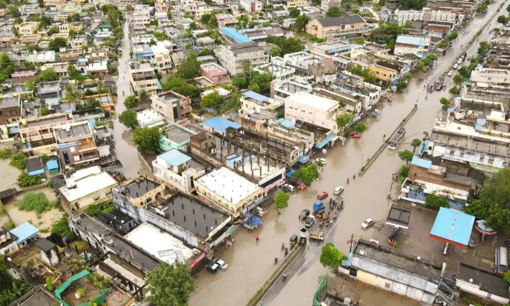 Telangana Mein Bhari Baarish Se Rail Services Affected, Schools Band
