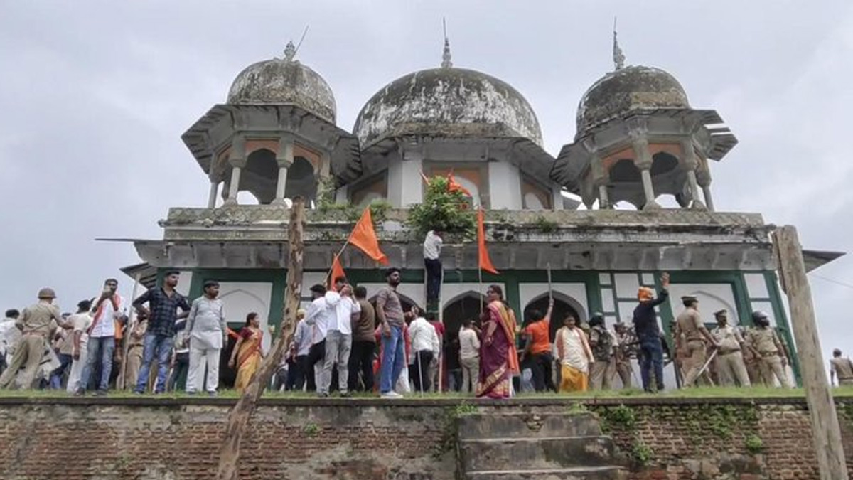 Fatehpur tomb dispute Hindutva group vandalism